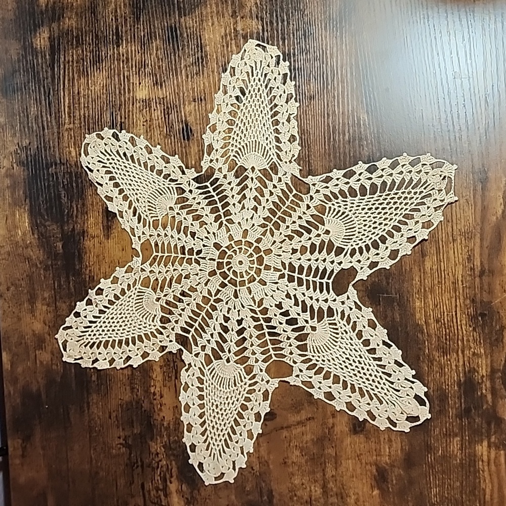 Vintage Star shaped Doillie 17.5 inch